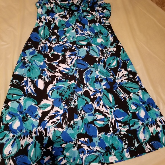 Dresses - Picture 7 of 8